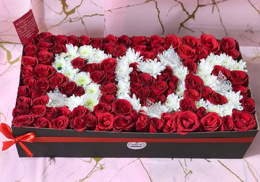 200 Roses Box with Chrysanthemum Lettering